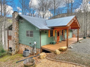 Exterior - Cozy Cabin • $179 Off Your Stay! (Morganton)
