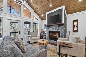 Fernseher, Kamin, Videospiele