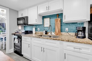 Fridge, microwave, oven, stovetop - Oceanfront Suite - Water Park/ Hot Tub/ Pools/ Lazy River (Myrtle Beach)