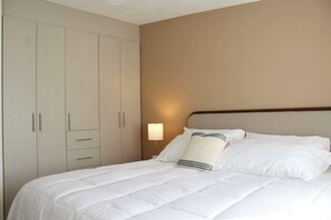 2 Schlafzimmer, Schreibtisch, Bügeleisen/Bügelbrett, WLAN