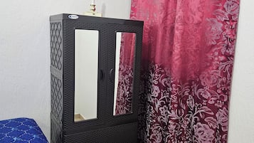 2 bedrooms, free WiFi, bed sheets, wheelchair access