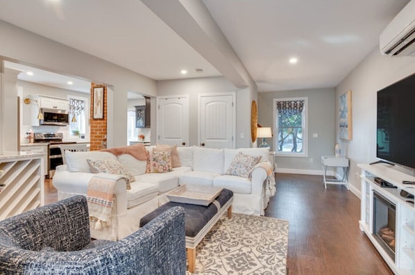 TV, books - Coastal Wells Cottage with Deck and Fire Pit (Wells)