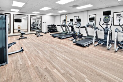 1BR Queen Suite | Full Kitchen & Free Breakfast