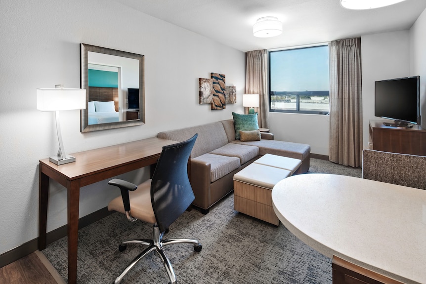 Accessible 1br King | Kitchen + Breakfast & Pool - Newport