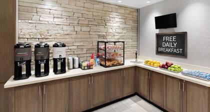 1BR Suite w/ Views | Full Kitchen & Free Breakfast