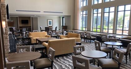 2BR King Suite w/ Kitchen | Pool & Free Breakfast