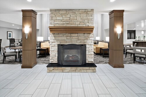 1BR King Suite w/ City Views | Pool & Breakfast