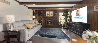 Coves Retreat:  Close to FIFA 2026 with lake and 5 king beds!