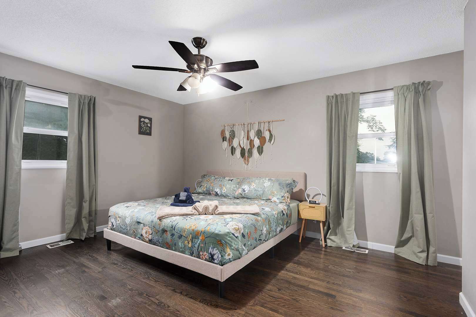 5 bedrooms, iron/ironing board, travel cot, WiFi