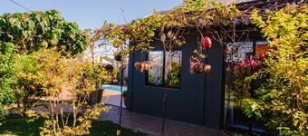 Cabanas Raízes and Texas: Hot tub, fireplace, and private pool.
