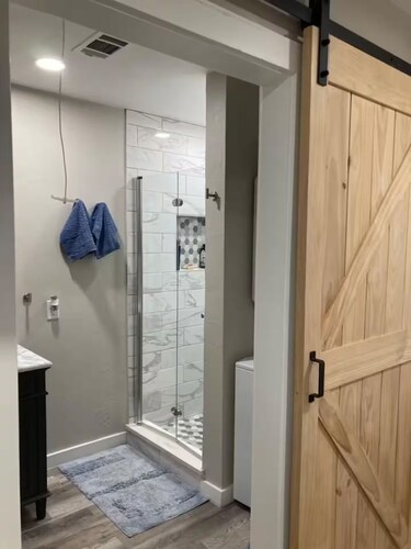 Contemporary Full Studio w/kitchen in McKinney!