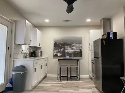 Contemporary Full Studio w/kitchen in McKinney!
