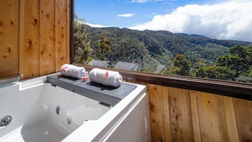 Superior Double Room, Balcony, Mountain View | Bathroom