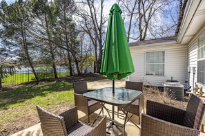 Outdoor dining - Keystone Garden Villa F (Indianapolis)