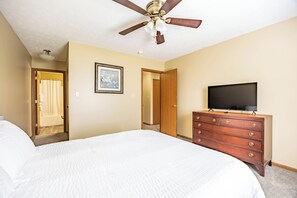 Room - Keystone Garden Villa F (Indianapolis)