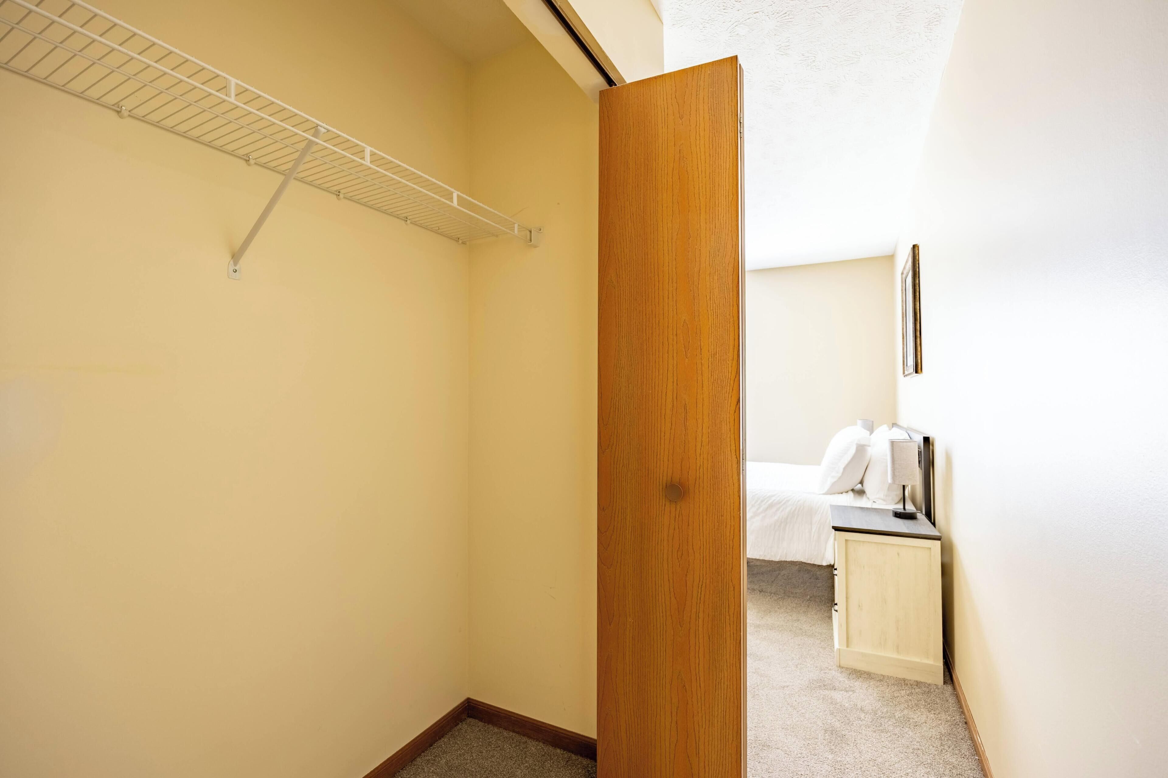 2 bedrooms, desk, iron/ironing board, travel crib