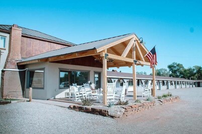 Dove Creek Inn