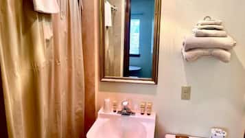 Quarto solteiro, 1 cama Queen | Banheiro