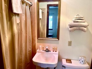 Quarto solteiro, 1 cama Queen | Banheiro