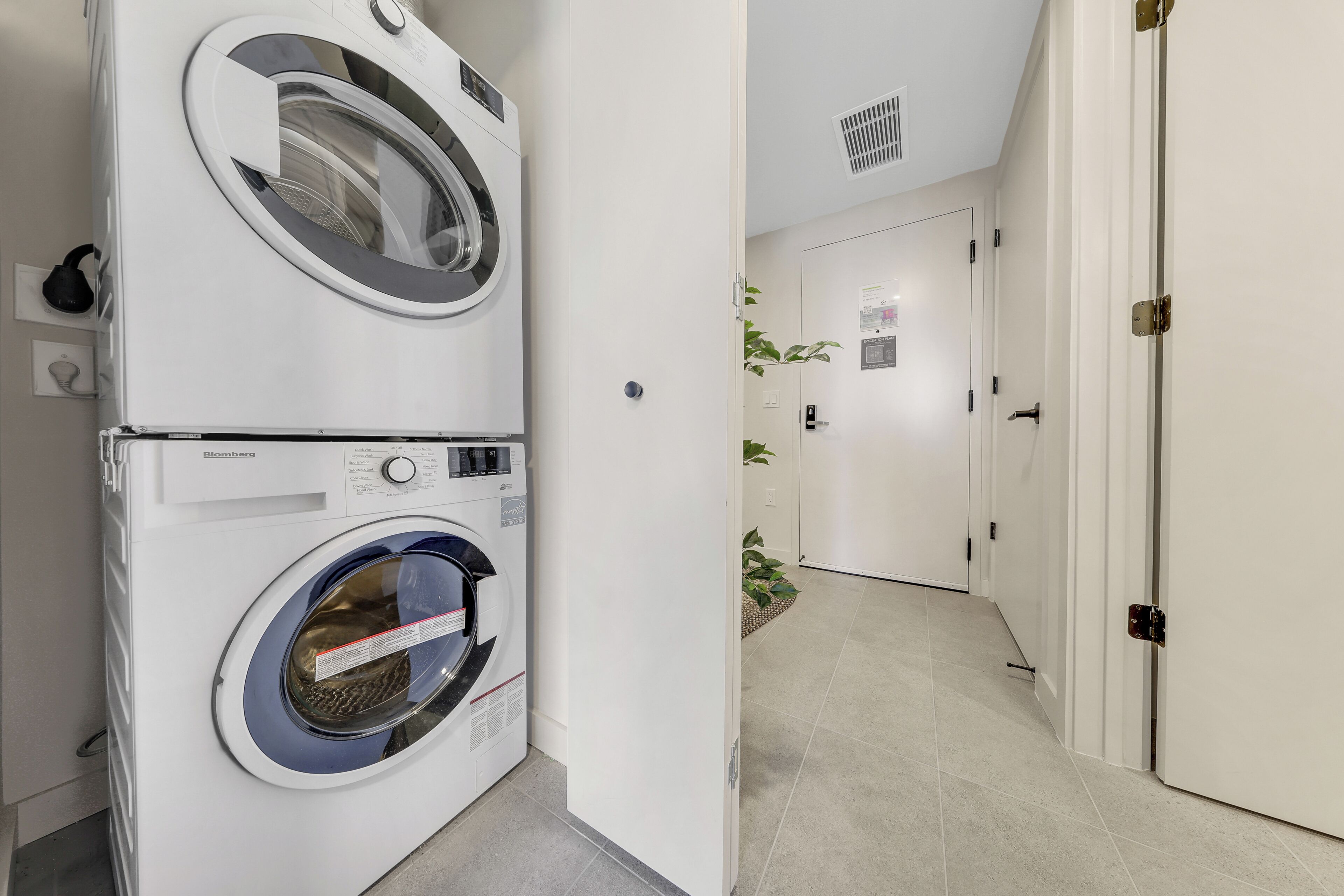 Apartment, 1 Bedroom, Balcony, City View | Laundry