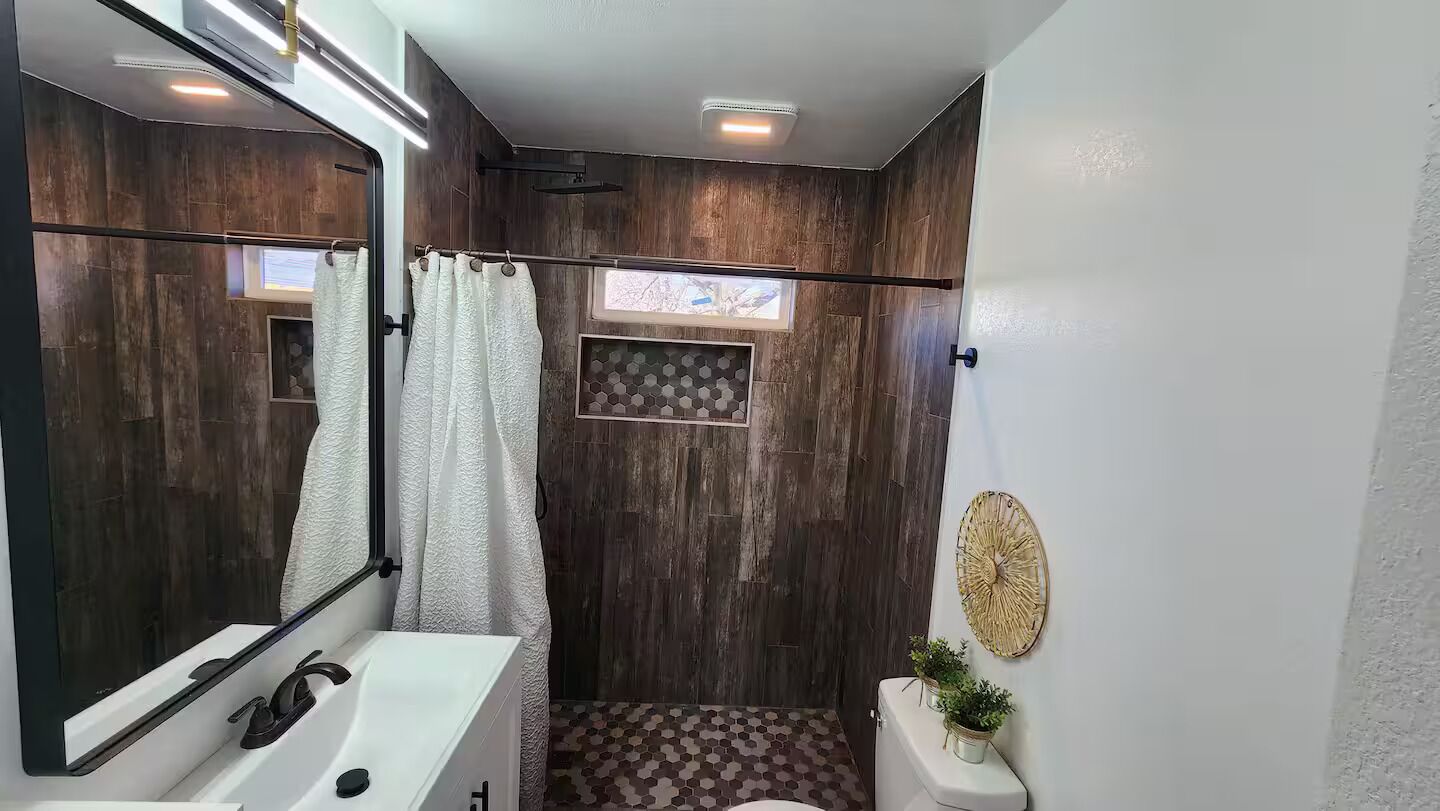 Shower, towels, soap, toilet paper