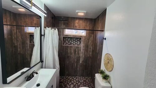 Texoma Casa Azul Contemporary & Comfortable