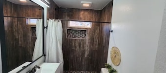 Texoma Casa Azul Contemporary & Comfortable