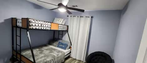 2 Schlafzimmer, Bügeleisen/Bügelbrett, WLAN, Bettwäsche