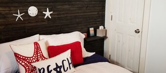 2 Bedroom Cottage in Blaine perfect for a getaway just steps to the water.