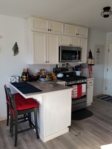 2 Bedroom Cottage in Blaine perfect for a getaway just steps to the water.