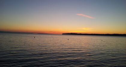 2 Bedroom Cottage in Blaine perfect for a getaway just steps to the water.