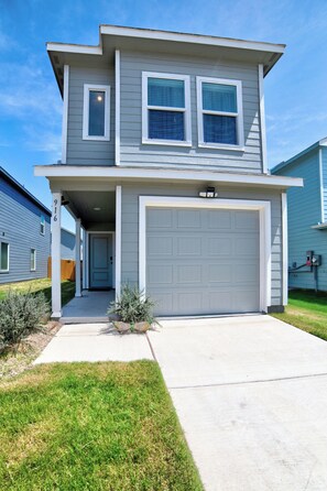 Exterior - WORLD CUP READY 
Lovely 3BD and2.5BA
1 King , 2Queen Beds in Lovely Princeton TX (Princeton)