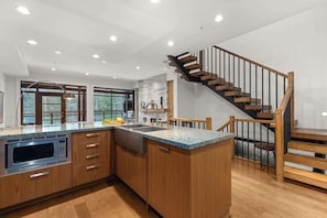 Interior - Walk to village | AC, hot tub & garage (Whistler)