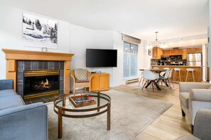 Fernseher, Kamin, Arbeitsbereiche