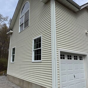 Exterior - FIFA 2026 free Limousine service two & from event (Patterson)