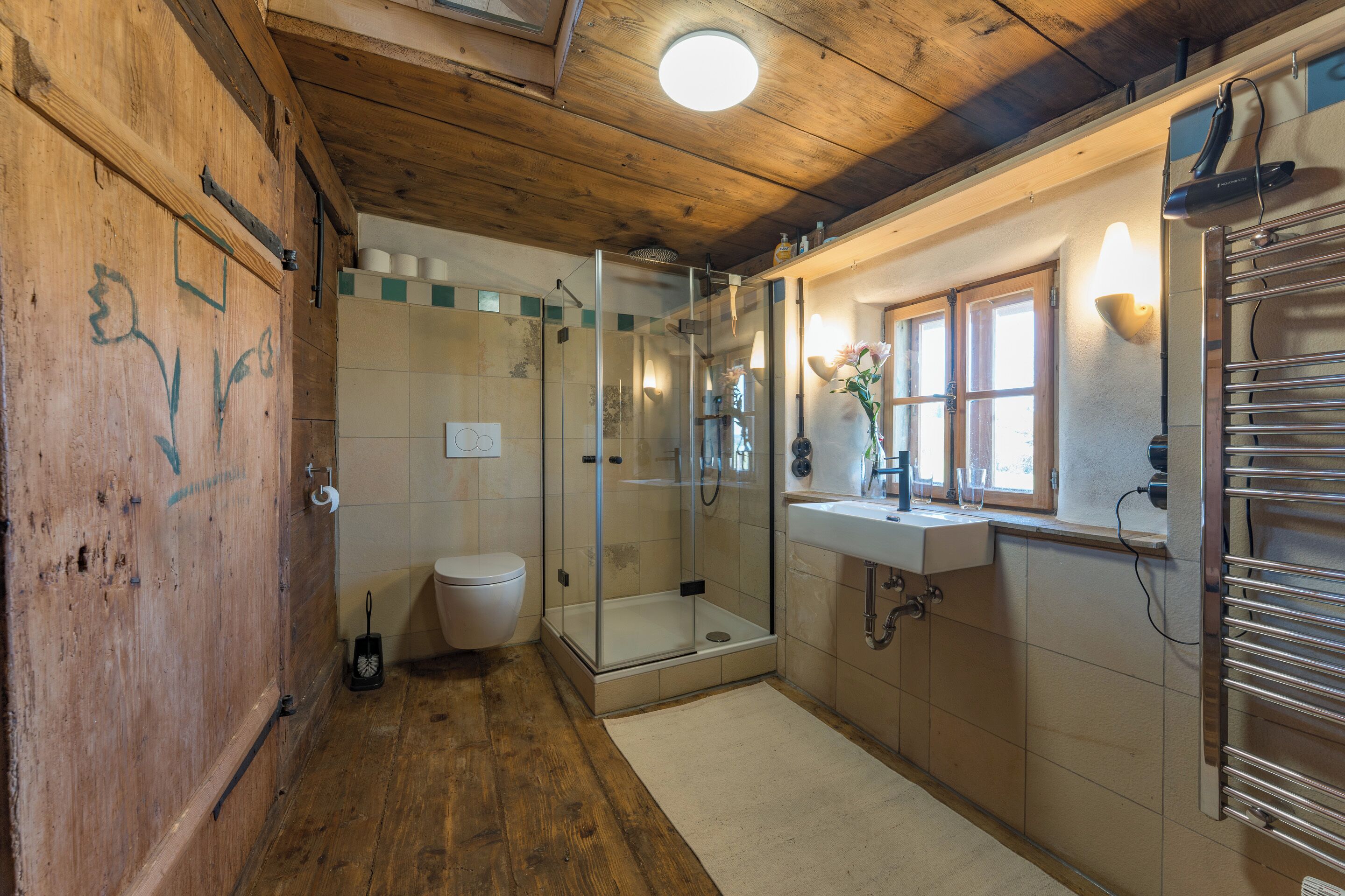 Dusche, Haartrockner, Bidet, Handtücher