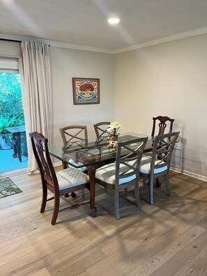 Dining - Quaint 2-bedroom house on the boulevard within pleasant Ponte Vedra (Palm Valley)