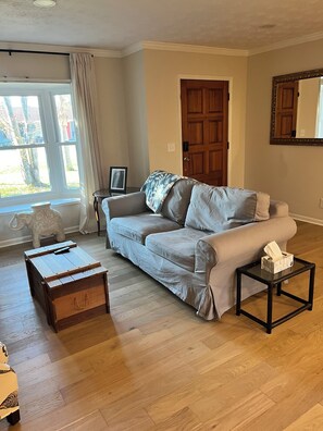 Living area - Quaint 2-bedroom house on the boulevard within pleasant Ponte Vedra (Palm Valley)