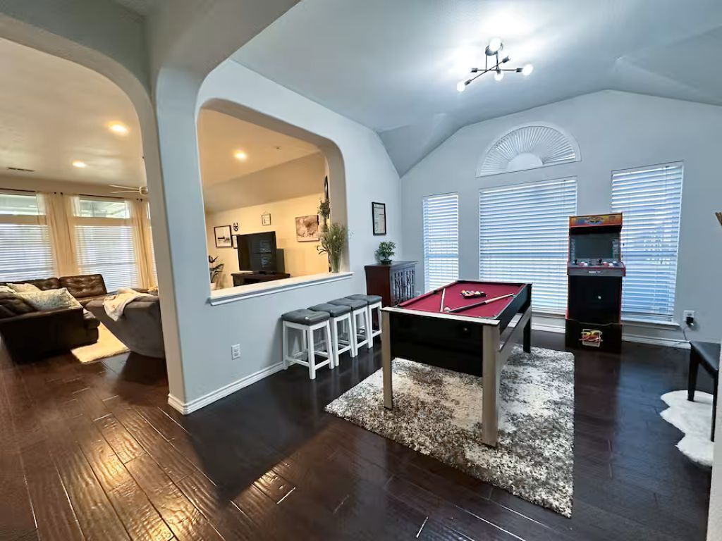 Updated Spacious Home Near Att & Ballpark - Mansfield, TX