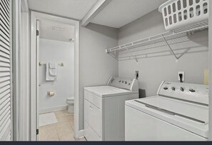 Bathroom - Cozy 2 bedroom condo in peaceful Altamonte Springs Close to Theme Parks/Airport (Altamonte Springs)