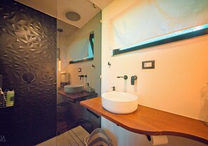 Bathroom - Chill, unique 20ft Shipping Container Jungle Cabin near Flores Island - sleeps 2 (Flores)