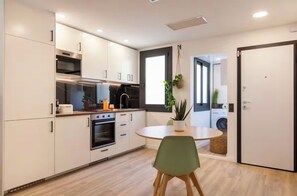 Private kitchen - Elegant apartment just a few minutes from Las Ramblas - Barcelona (barcelona)