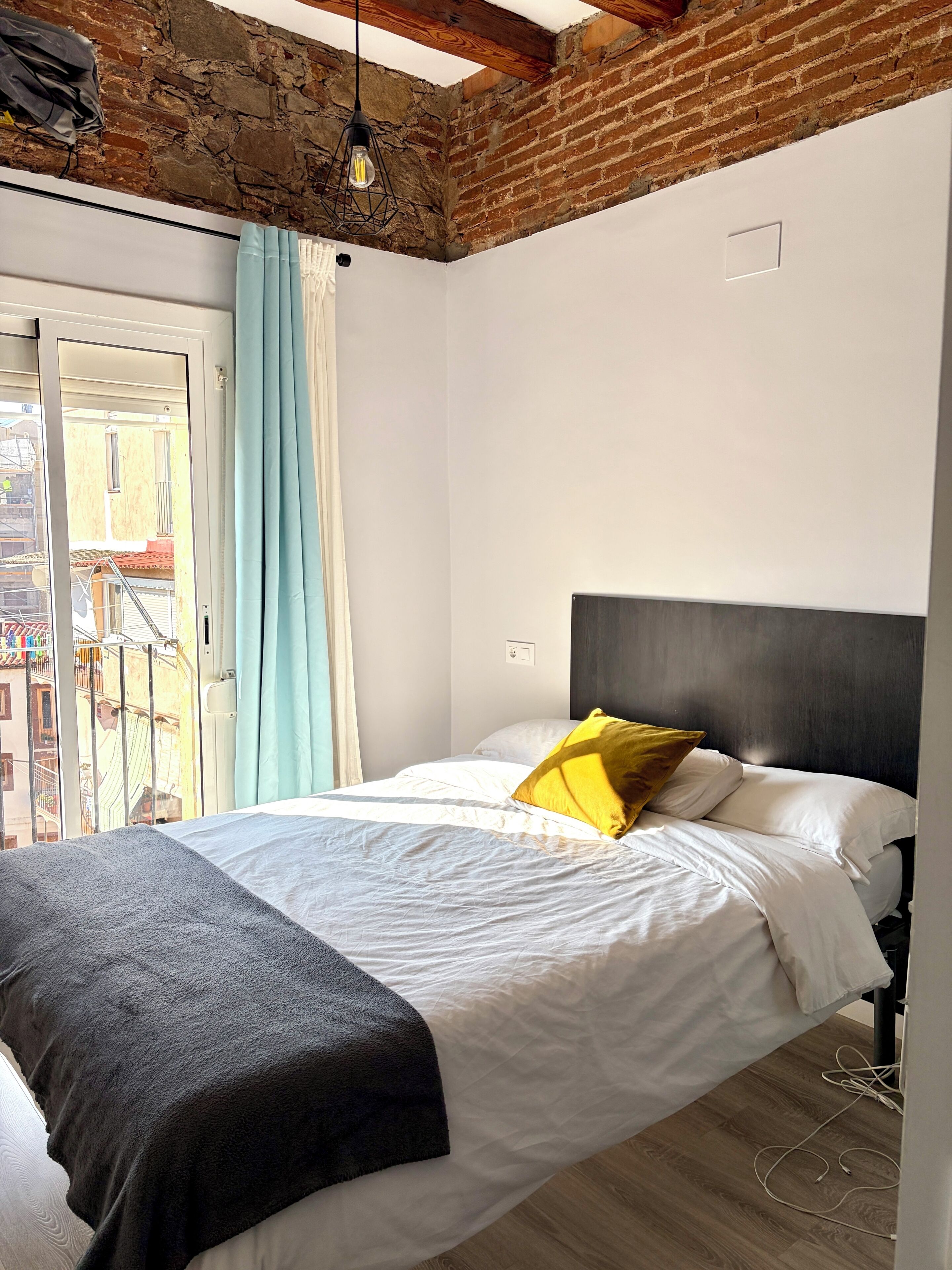 2 bedrooms, iron/ironing board, Internet, bed sheets