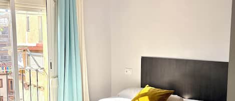 2 habitaciones, tabla de planchar con plancha y acceso a internet