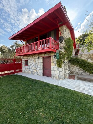 Luxury Villa, Mountain View | Desk, laptop workspace, soundproofing, free WiFi - Casa Del Olivia (Seferihisar)