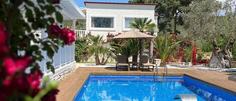 Luxury Villa, Mountain View | Pool