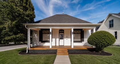 Cozy 2-bedroom home within walking distance to downtown shops and dining!