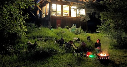 Thunderbird Treehouse, a cozy artisan built home overlooking Mt Hood.