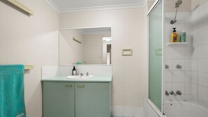 Douche, serviettes fournies