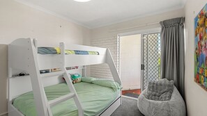 3 bedrooms, iron/ironing board, free WiFi, bed sheets - Whitecaps Resort Unit 4, 44 Edmund Street, KIngs B (Kings Beach)
